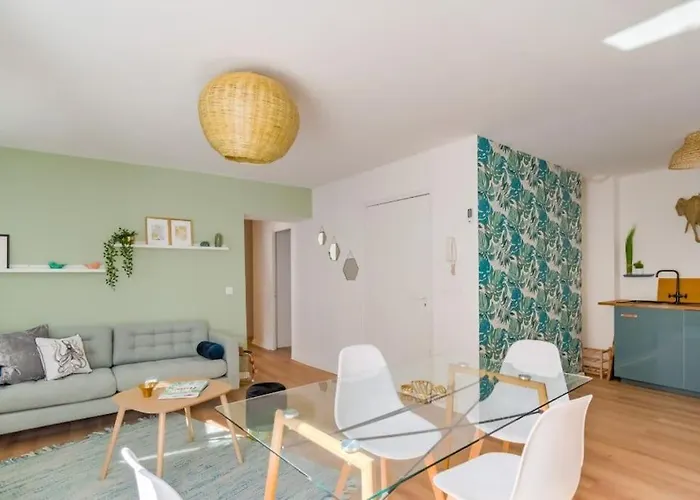 2 Bedroom Apartment In The Heart Of Marseille