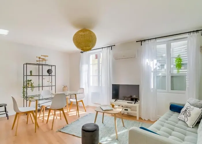2 Bedroom Apartment In The Heart Of Marseille