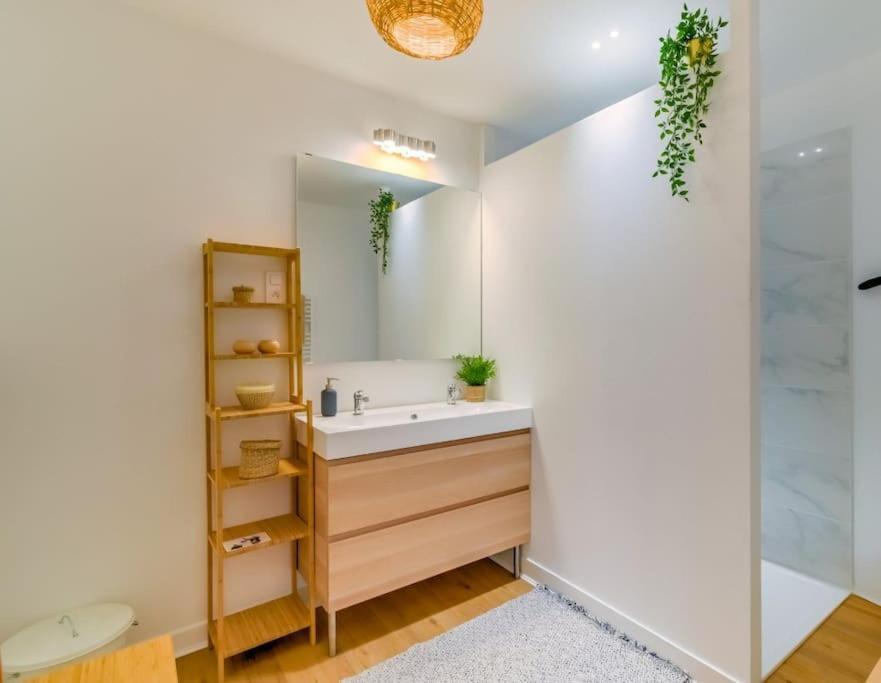 Apartment 2 Bedroom In The Heart Of *